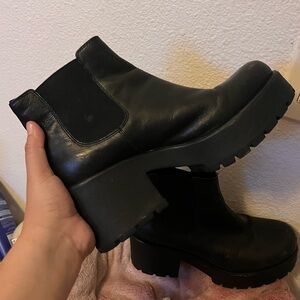 Vagabond • Black Platform Ankle Boots